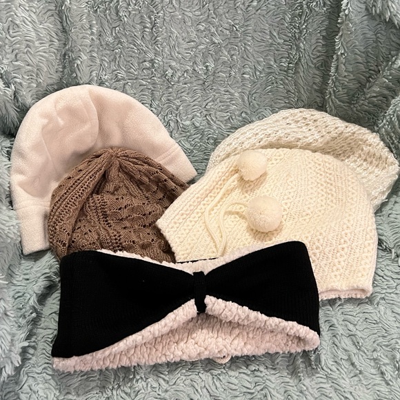 Lot of 5 Women’s Winter Hats - Picture 1 of 9